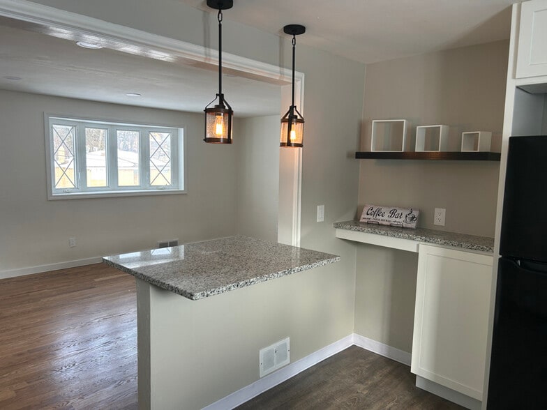 Building Photo - 214 Barbara Dr