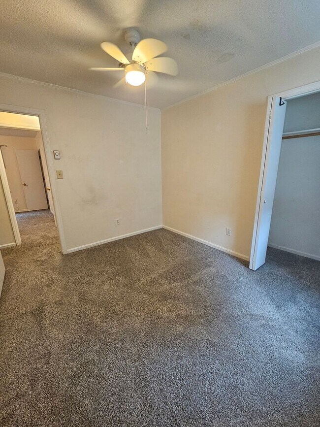 Building Photo - 308 Kenwood Dr