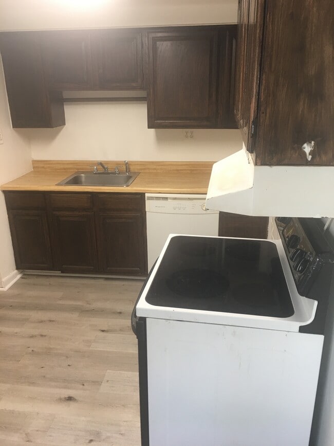 Kitchen view 2 - 114 S Lee St