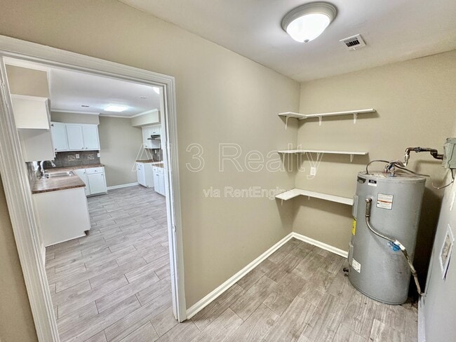 Building Photo - 502 Adler Dr