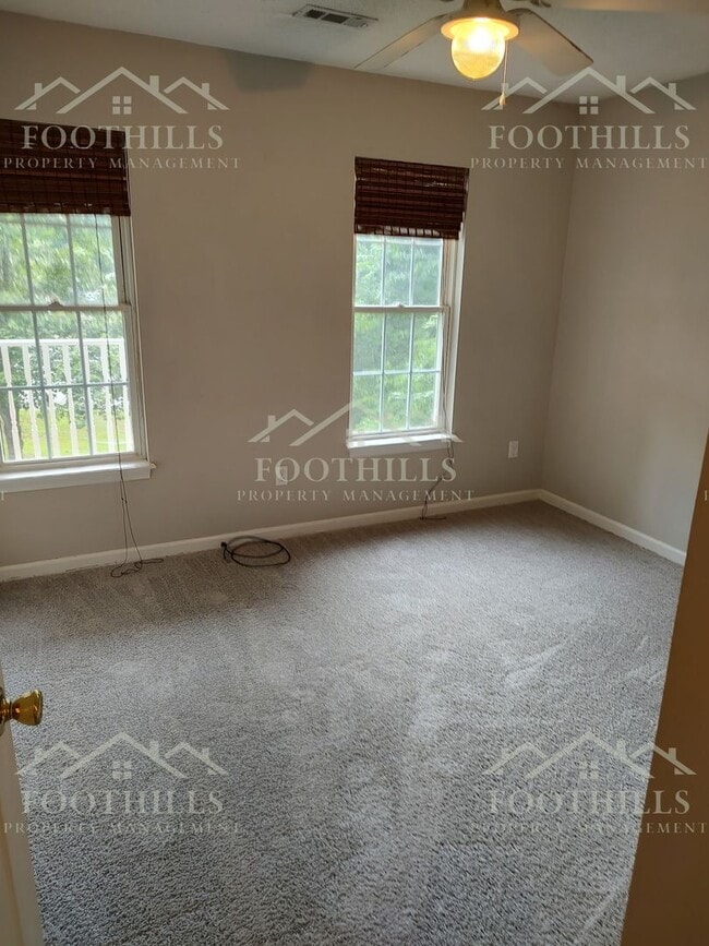 Building Photo - 3-Bedroom Home with Scenic Views in Pendle...