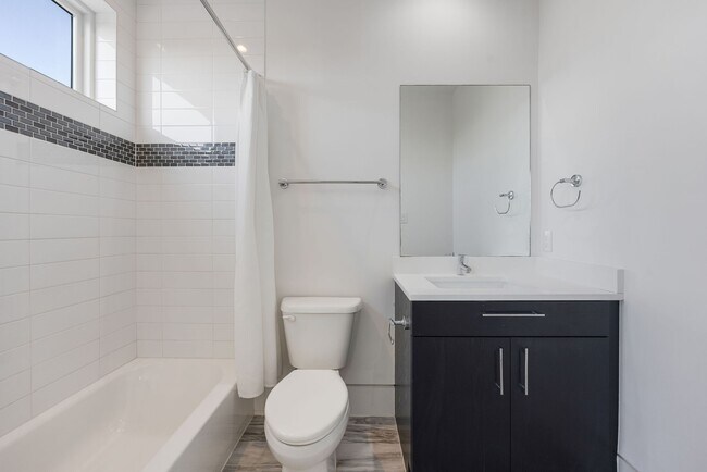 Building Photo - 7327 Shadyvilla Pointe Dr