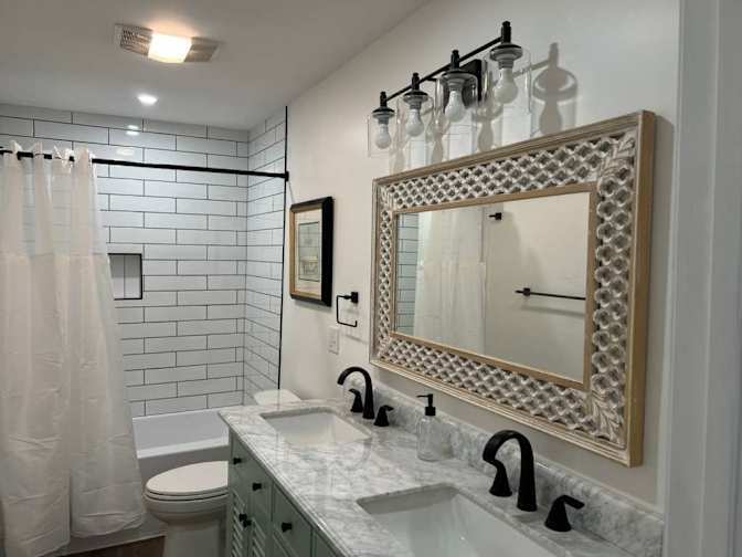 Building Photo - 2827 E 5th Ave