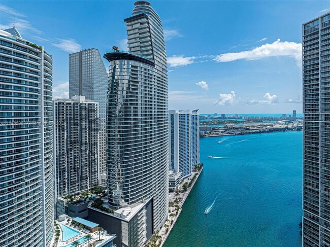 Primary Photo - 300 Biscayne Boulevard Way