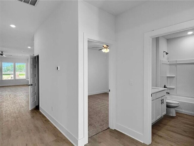 Building Photo - 201 Collie Ave