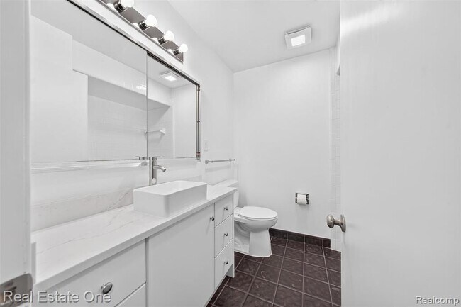 Building Photo - 2079 Klingensmith Rd