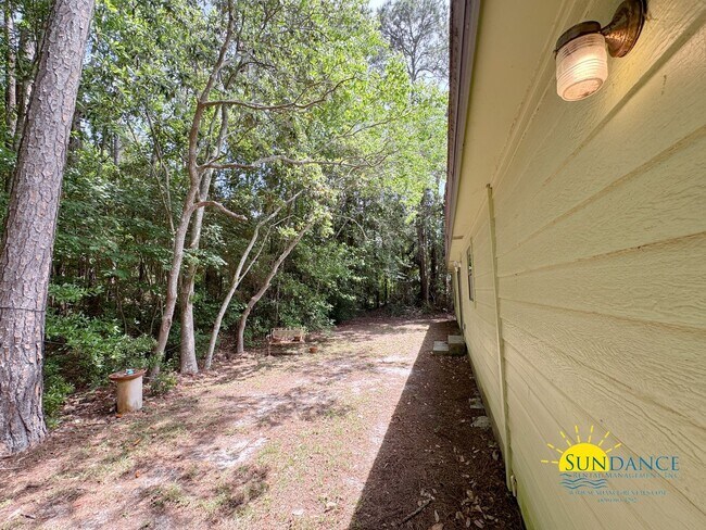 Building Photo - Spacious 3 Bedroom Home in Mary Esther!