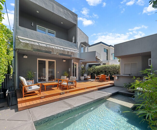 Building Photo - 8735 Dorrington Ave