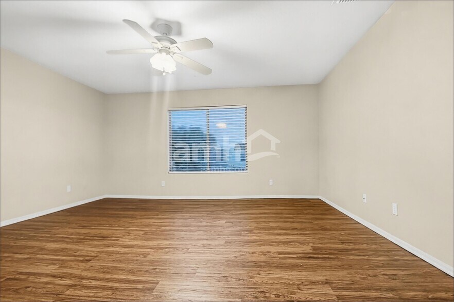 Building Photo - 1593 E Megan Dr