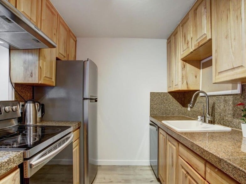 Building Photo - 1061 W Beaver Creek Blvd