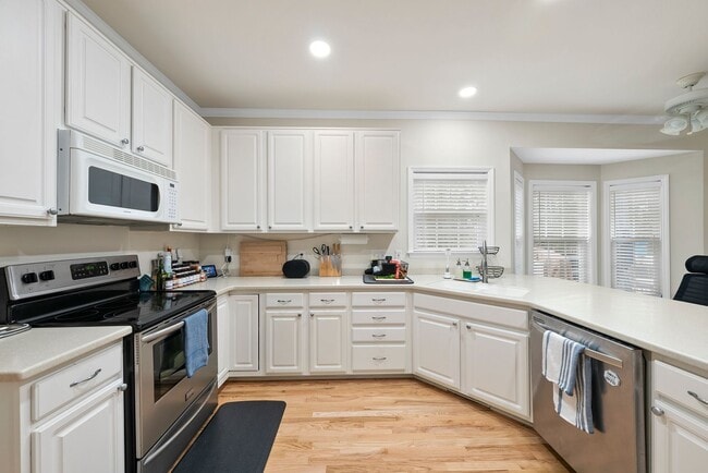 Building Photo - 9429 Shallcross Way