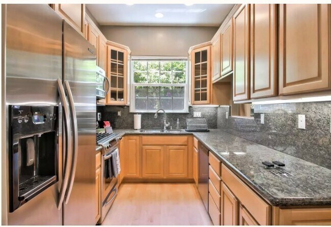 Building Photo - 2731 Montavo Pl