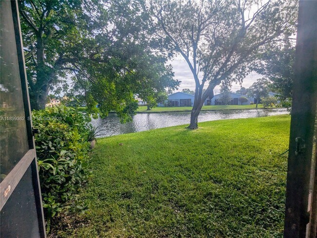 Building Photo - 448 Lakeview Dr