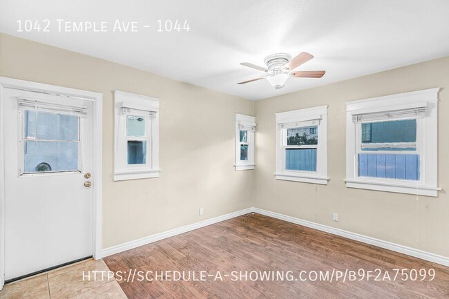 Building Photo - Beautiful newly remodeled 2 Bed + 2 Bath H...