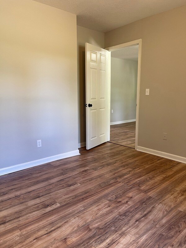 Building Photo - 104 Highland Dr