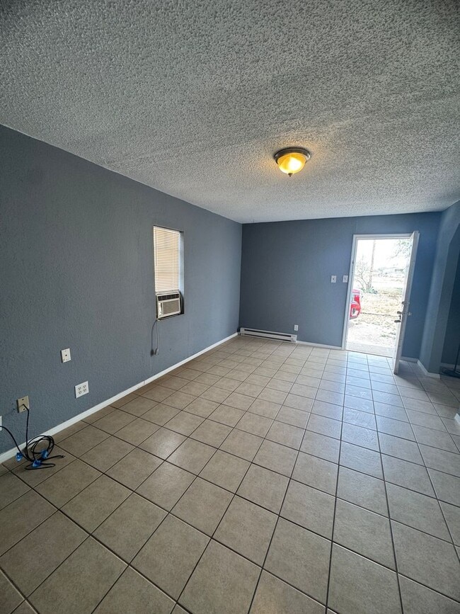 Building Photo - Remodeled 2 bedroom 1 bath