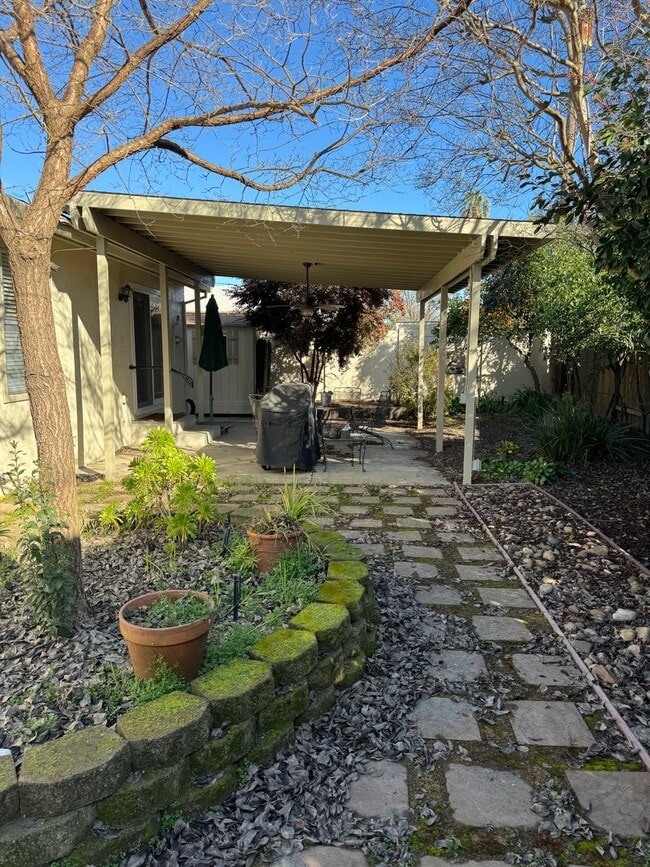 Building Photo - AVAILABLE NOW