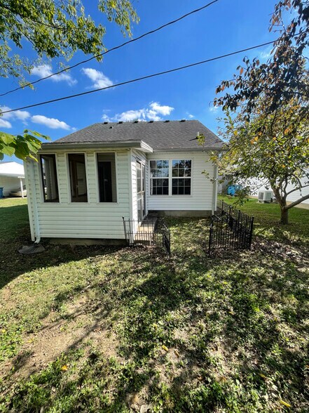 Building Photo - 601 Colonial Ct