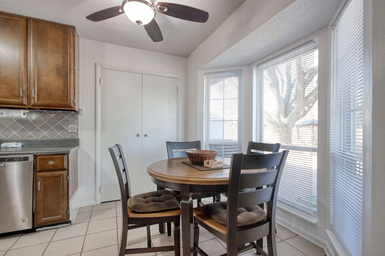 Building Photo - 104 Spanish Oak Dr