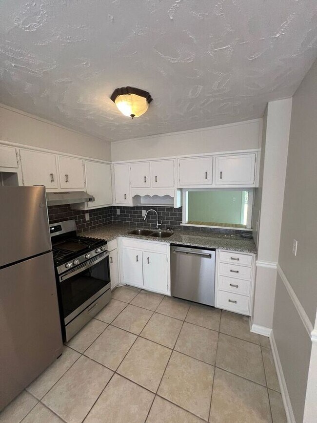 Building Photo - NOW READY! Cozy townhome 2 bedroom 2.5 bathroom duplex in Lawrenceville!