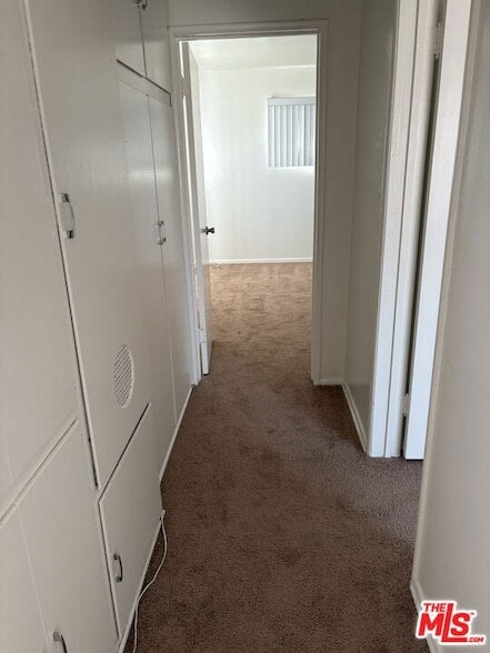 Building Photo - 818 E Nutwood St