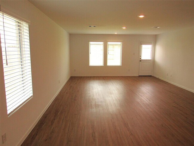 Building Photo - 5202 Sunvalley Bend Dr