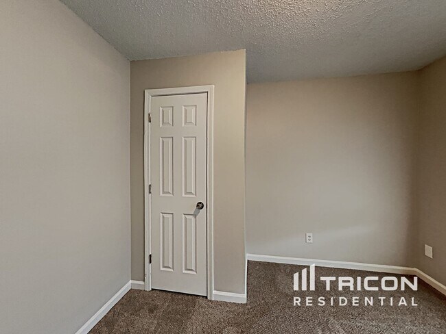 Building Photo - 226 Thorn Thicket Way