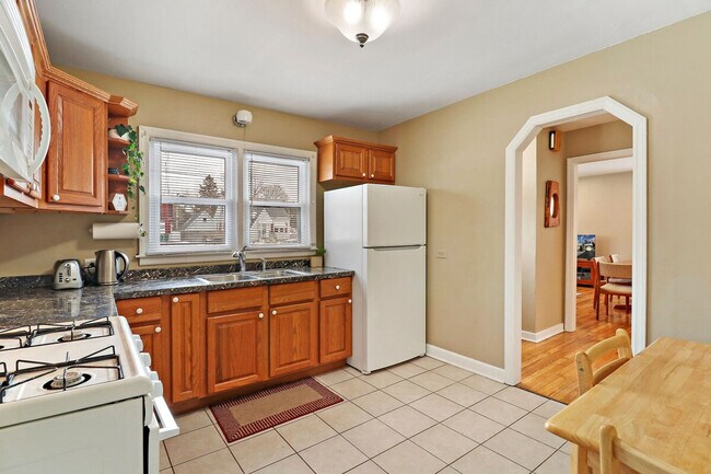 Building Photo - 3964 Grandview Ave