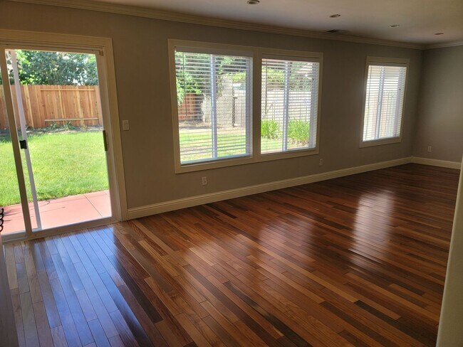 Building Photo - COMING SOON!!! Prime Sacramento Location!