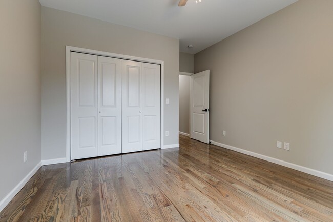 Building Photo - 271 Garry Dr