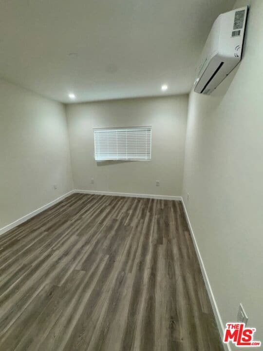 Building Photo - 2424 Ocean Park Blvd