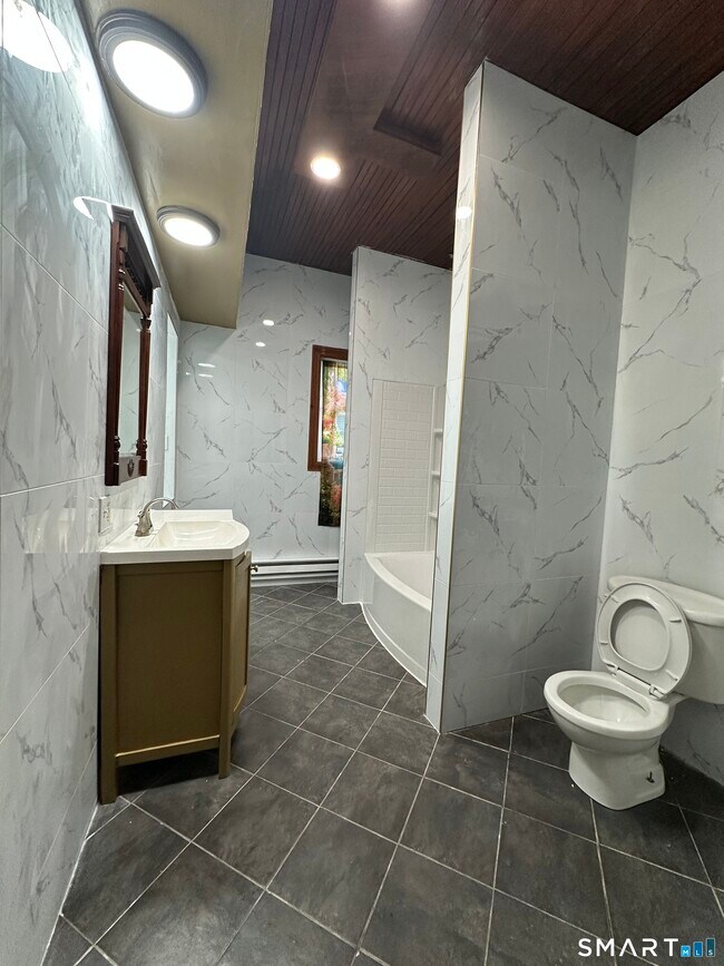 Building Photo - 48 Hunters Ave