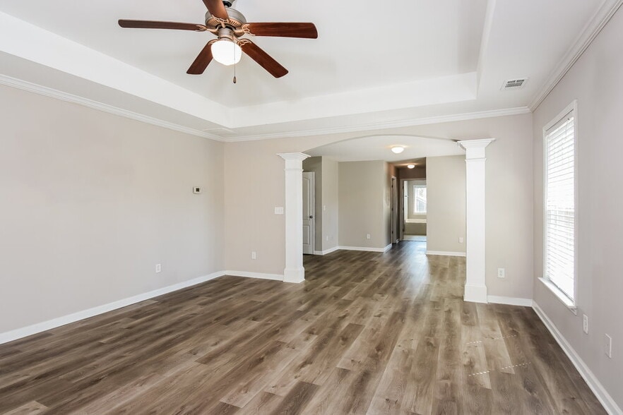 Building Photo - 227 Oakbridge Dr