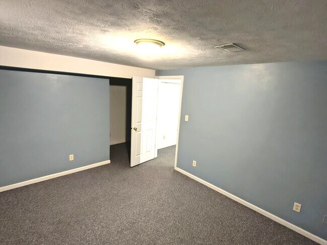 Building Photo - 52212 Evard Dr