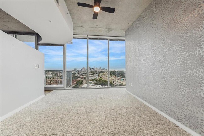 Building Photo - 5925 Almeda Rd