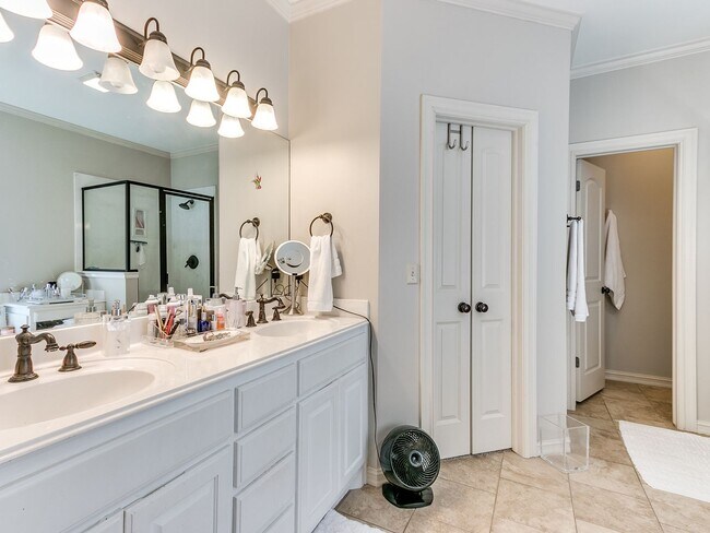 Building Photo - Gorgeous 2 Story Home In Bixby Schools!
