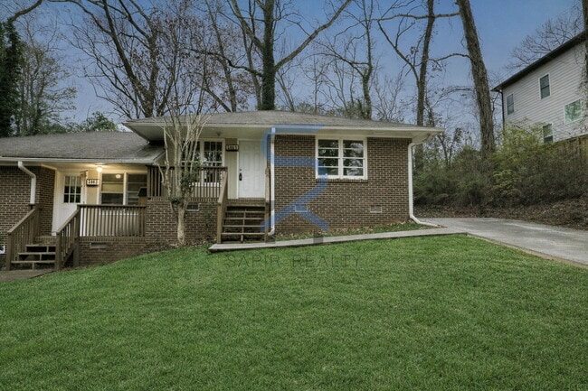 Building Photo - Move in before December 31st and choose your reward: a $250 Amazon Gift Card or a 55 Smart TV!