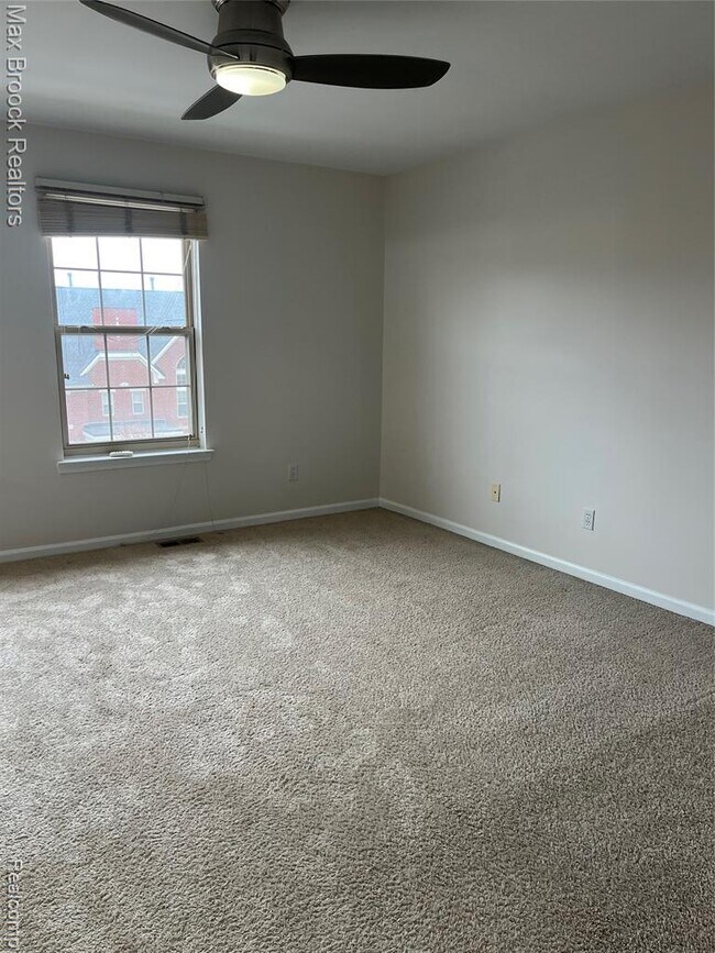 Building Photo - 3255 Camden Dr