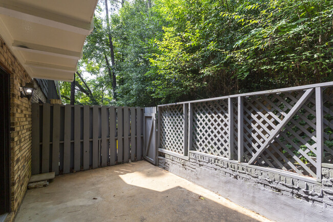 Building Photo - 804 Vestavia Villa Ct