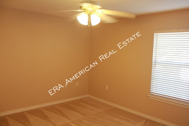 Building Photo - 976 Scenic Oak Ln