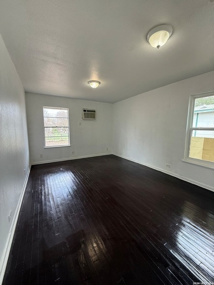 Building Photo - 115 Kinder Dr