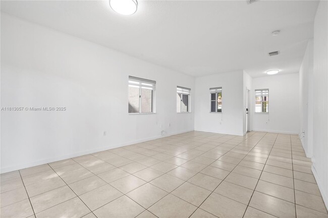 Building Photo - 1180 NE 41st Ave