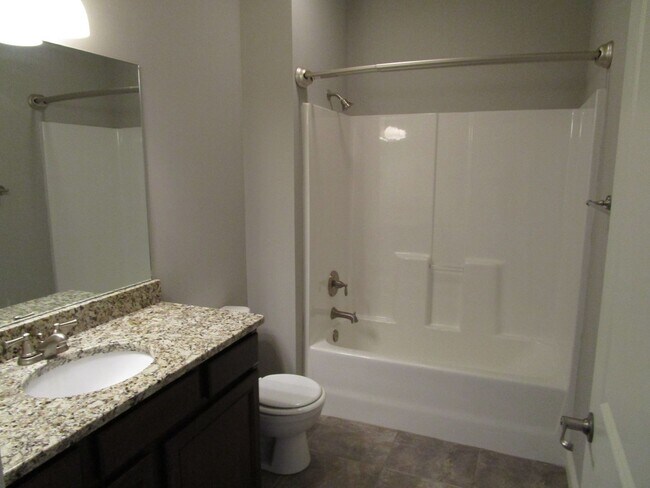 Building Photo - Bright 3BR Townhome with Bonus Room - Available July 17!!