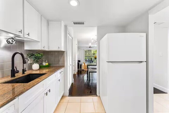 Building Photo - 3700 S Osprey Ave