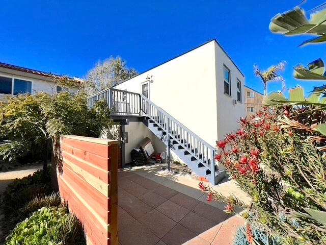 unit C - 2053 Pierpont Blvd