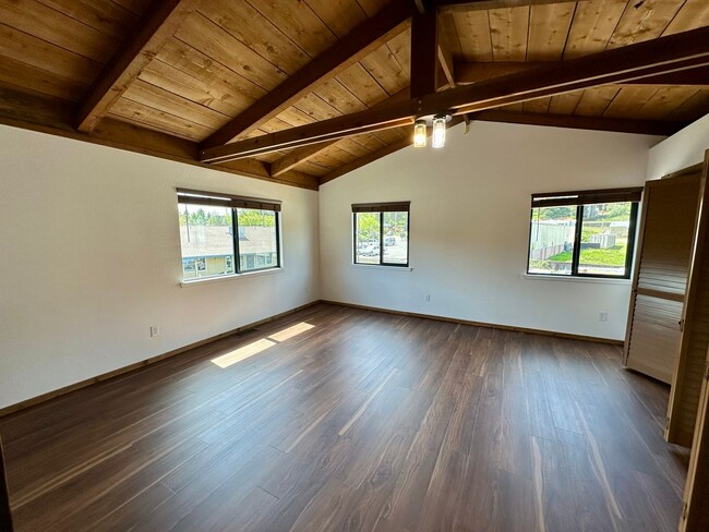 Building Photo - Cute 1 Bedroom Unit Close to Downtown