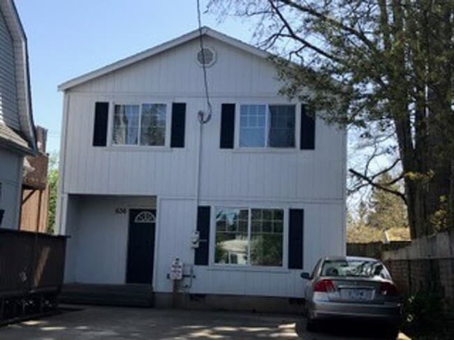 Building Photo - FREE MONTH OF RENT - 3x1.5 House on Browning