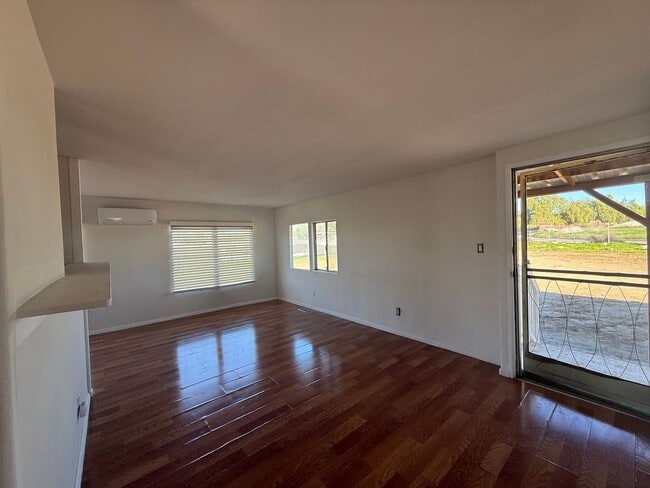 Building Photo - 2 bedroom 2 bathroom mobile home in a huge lot!