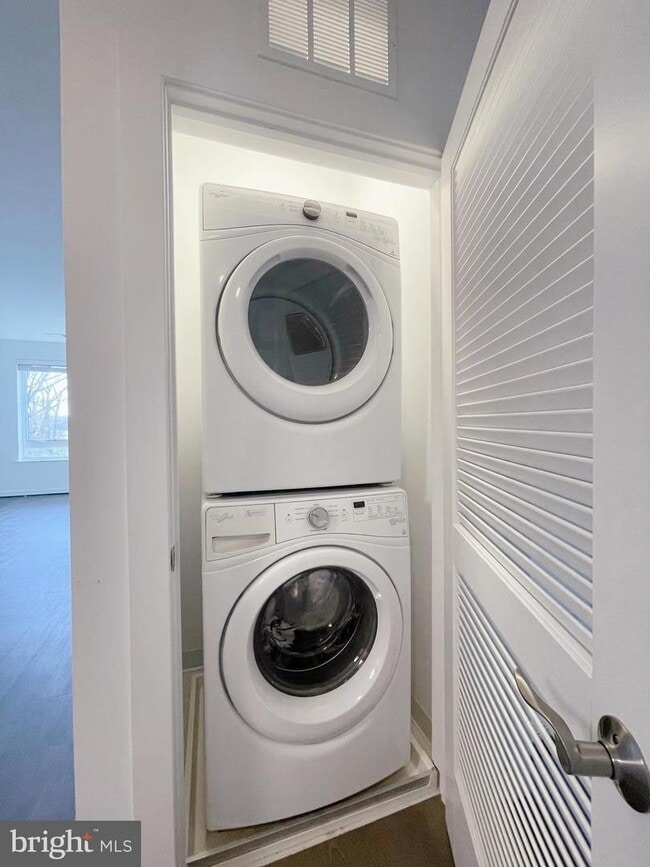 Building Photo - Luxurious Fairfax City 2 bed Condo