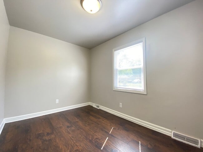 Building Photo - 3 Bedroom Home In Gary